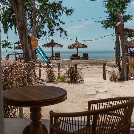 Sunscape Villa - Beachfront And Private Pool Гілі-Аїр Екстер'єр фото