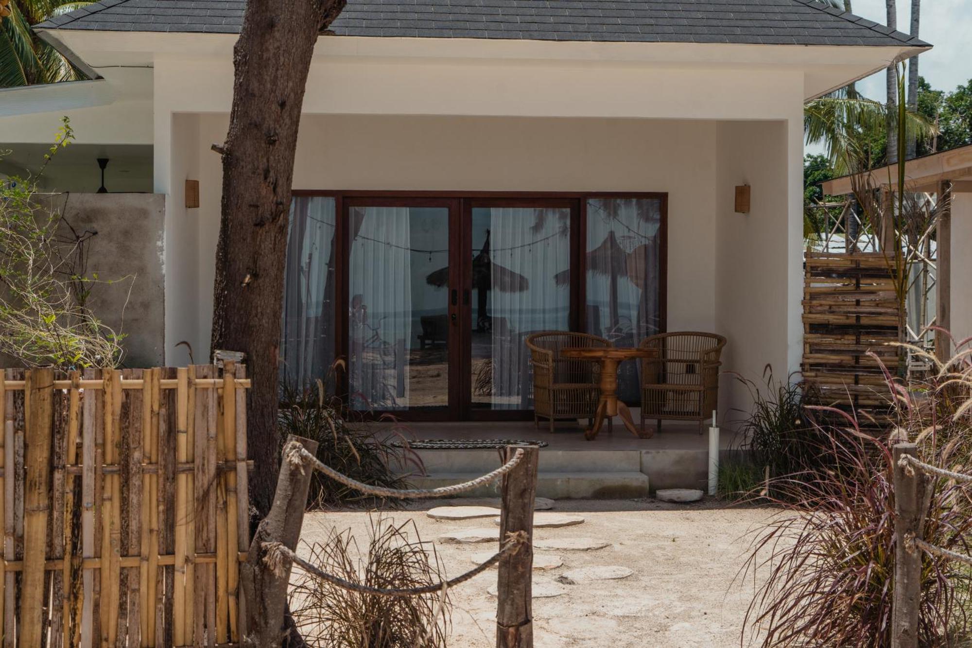 Sunscape Villa - Beachfront And Private Pool Гілі-Аїр Екстер'єр фото