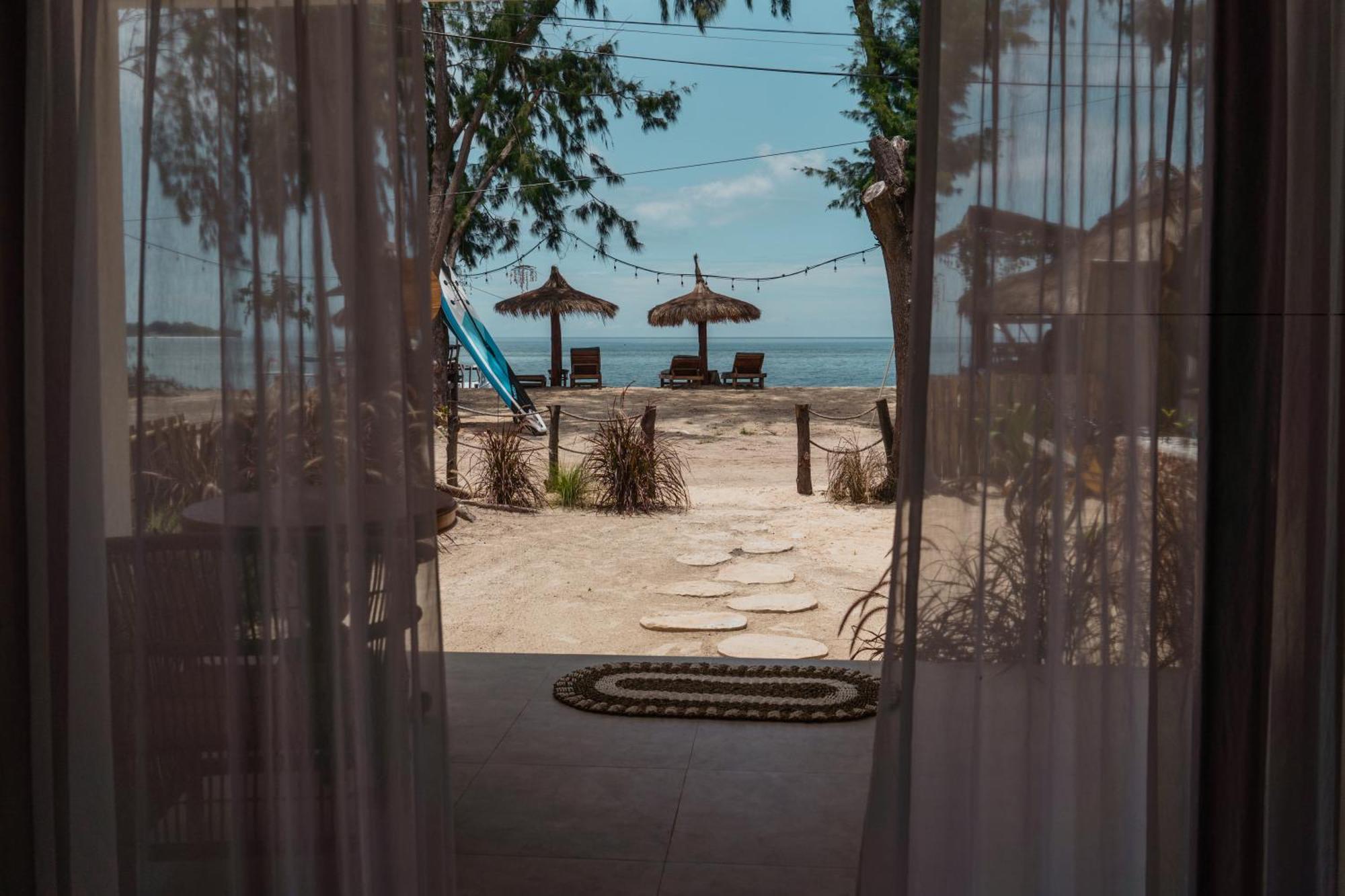 Sunscape Villa - Beachfront And Private Pool Гілі-Аїр Екстер'єр фото