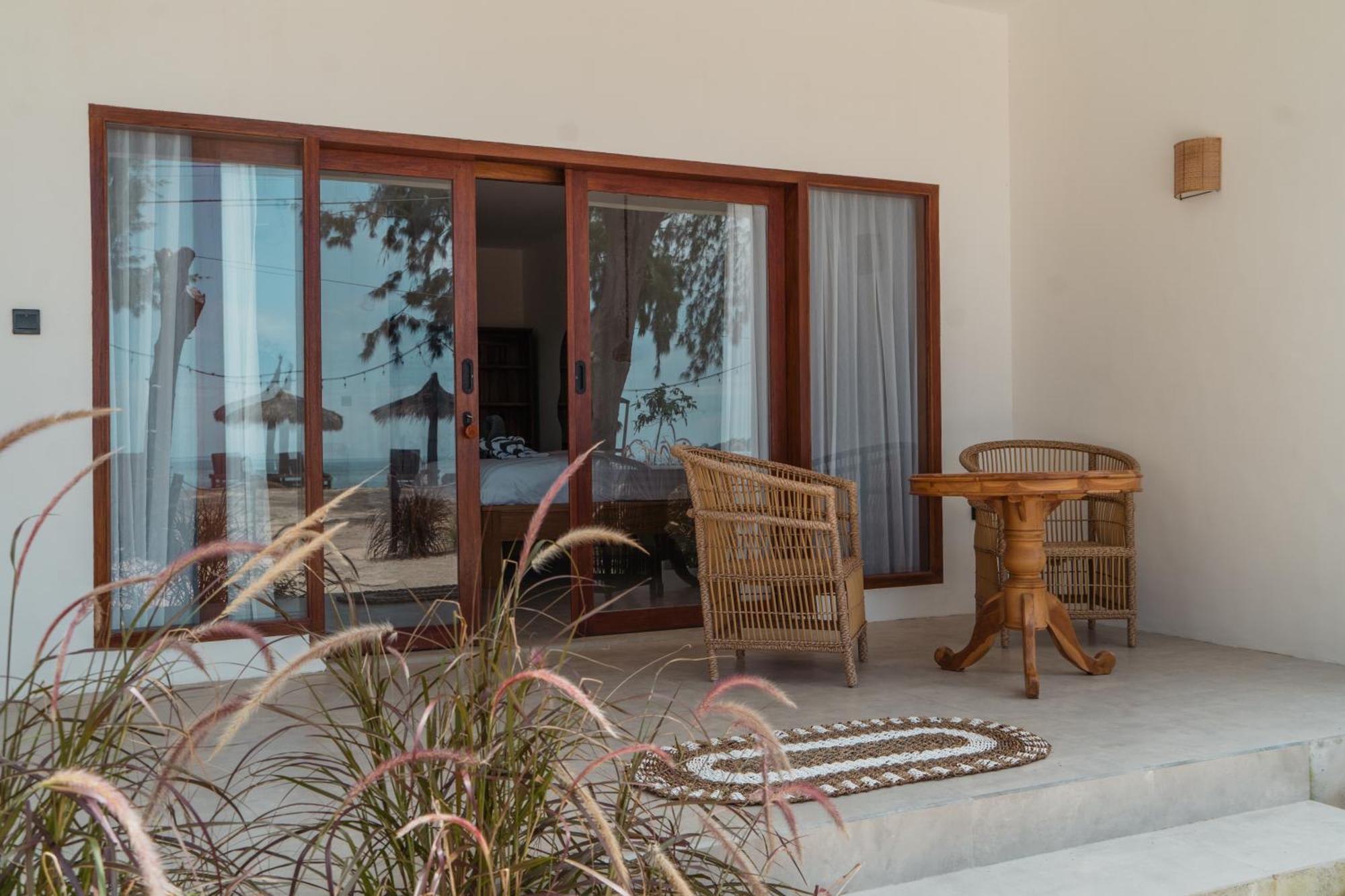 Sunscape Villa - Beachfront And Private Pool Гілі-Аїр Екстер'єр фото