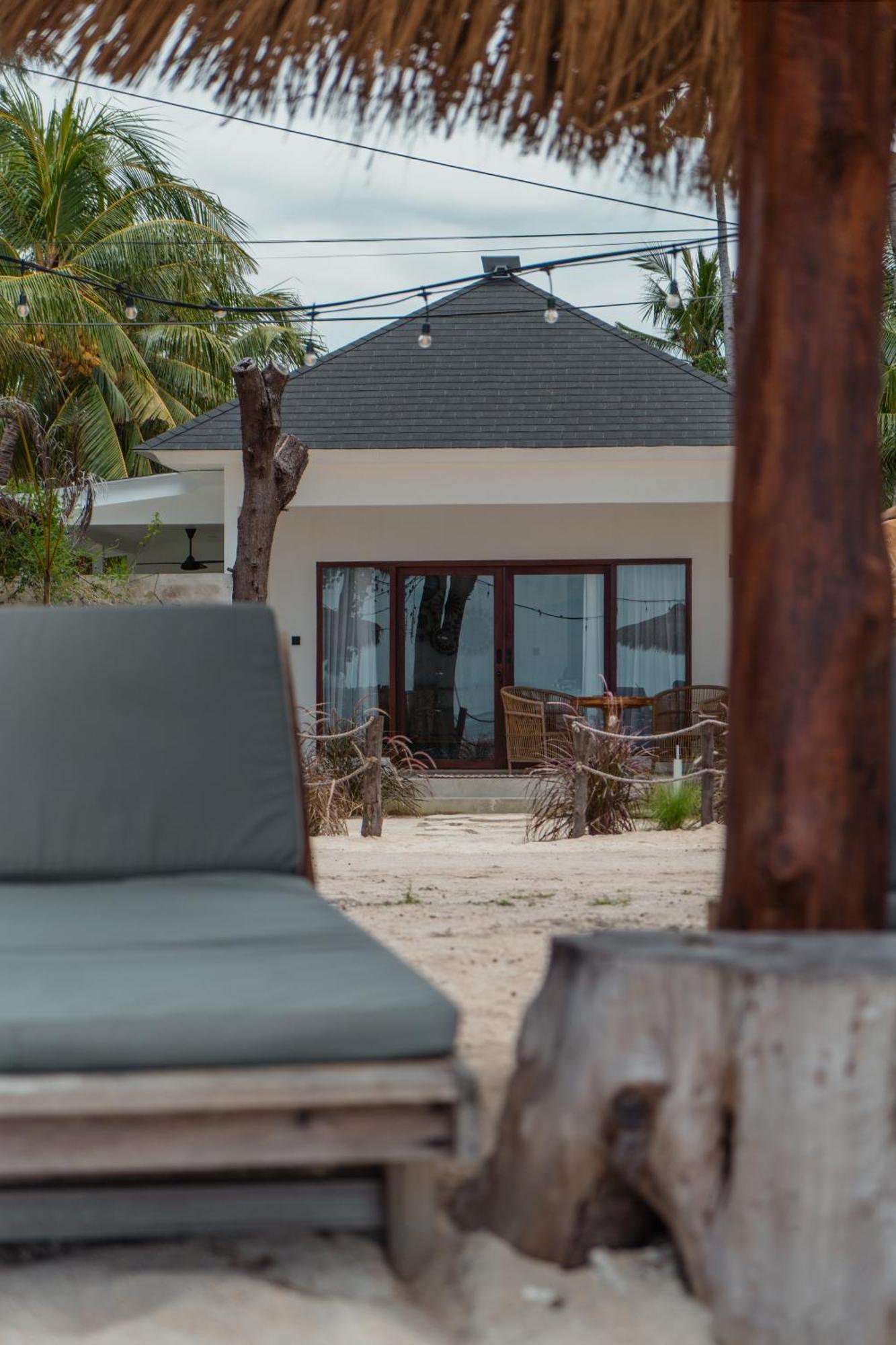 Sunscape Villa - Beachfront And Private Pool Гілі-Аїр Екстер'єр фото